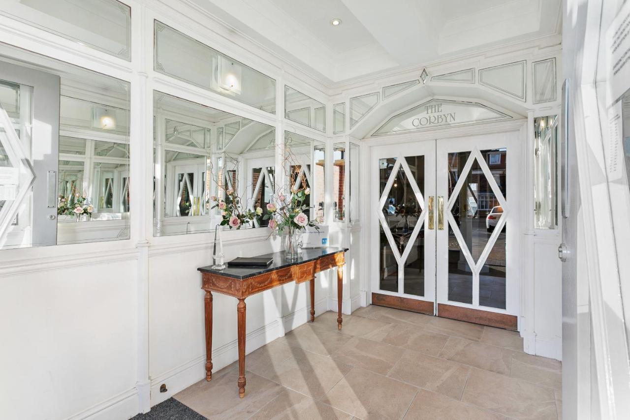 The Seaview Suites At The Corbyn Apartments Торки Екстериор снимка