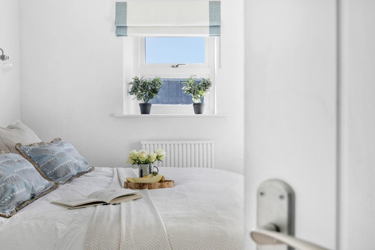 The Seaview Suites At The Corbyn Apartments Торки Екстериор снимка