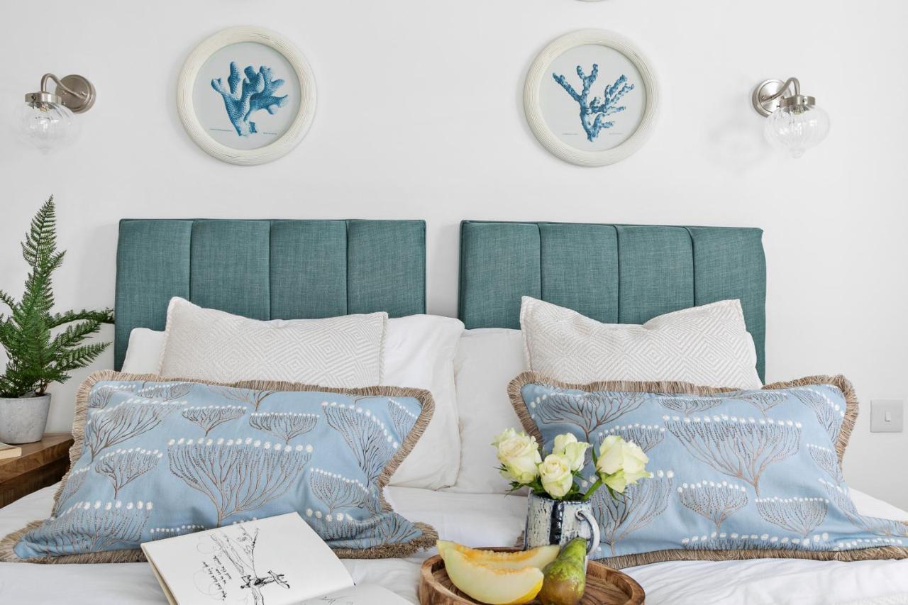 The Seaview Suites At The Corbyn Apartments Торки Екстериор снимка