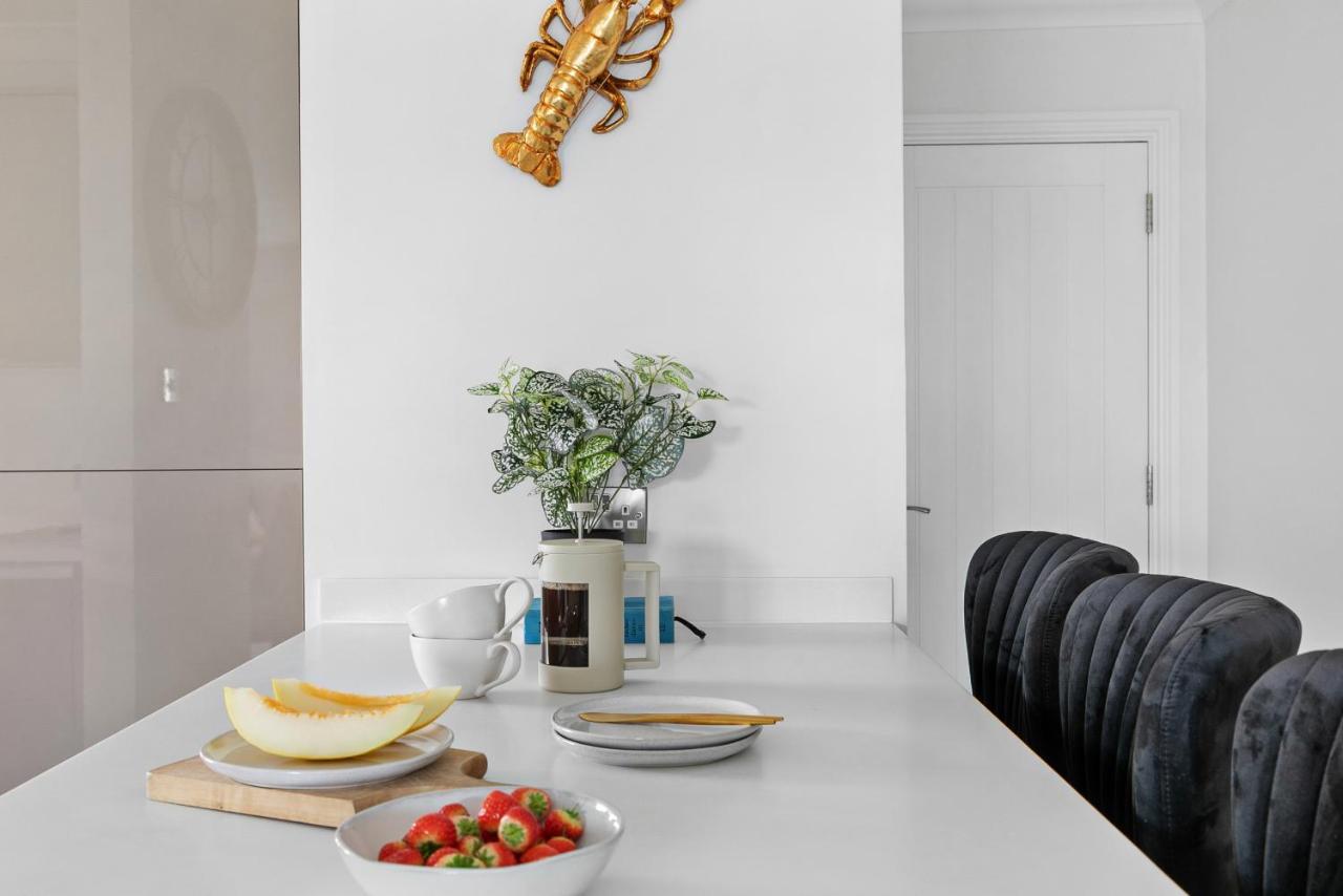 The Seaview Suites At The Corbyn Apartments Торки Екстериор снимка