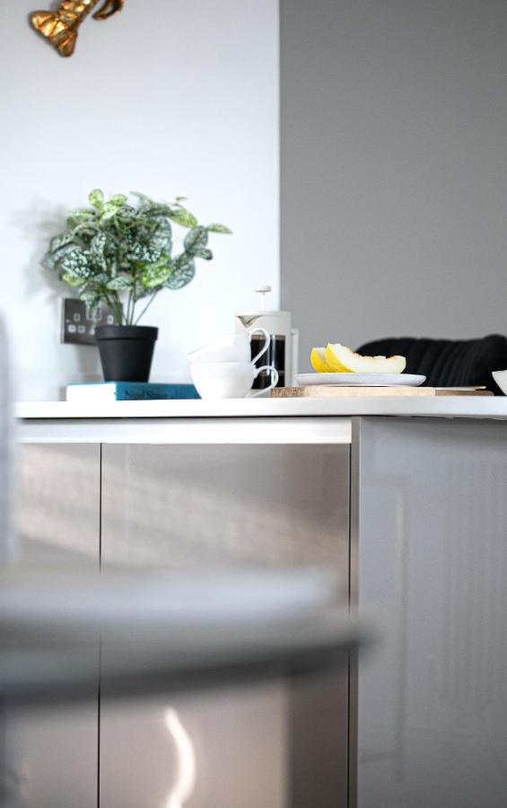 The Seaview Suites At The Corbyn Apartments Торки Екстериор снимка