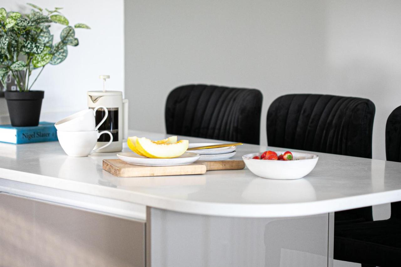 The Seaview Suites At The Corbyn Apartments Торки Екстериор снимка