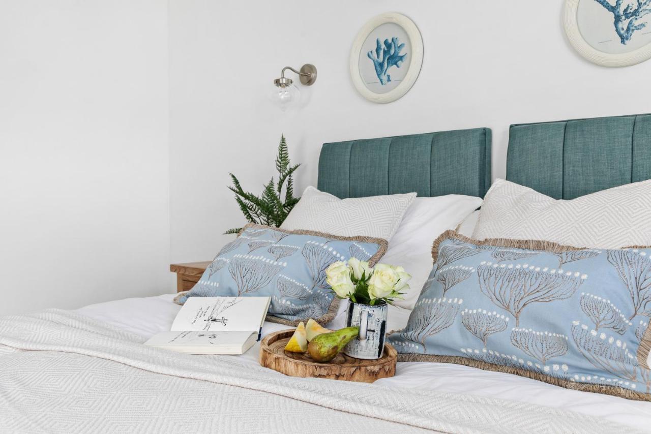 The Seaview Suites At The Corbyn Apartments Торки Екстериор снимка