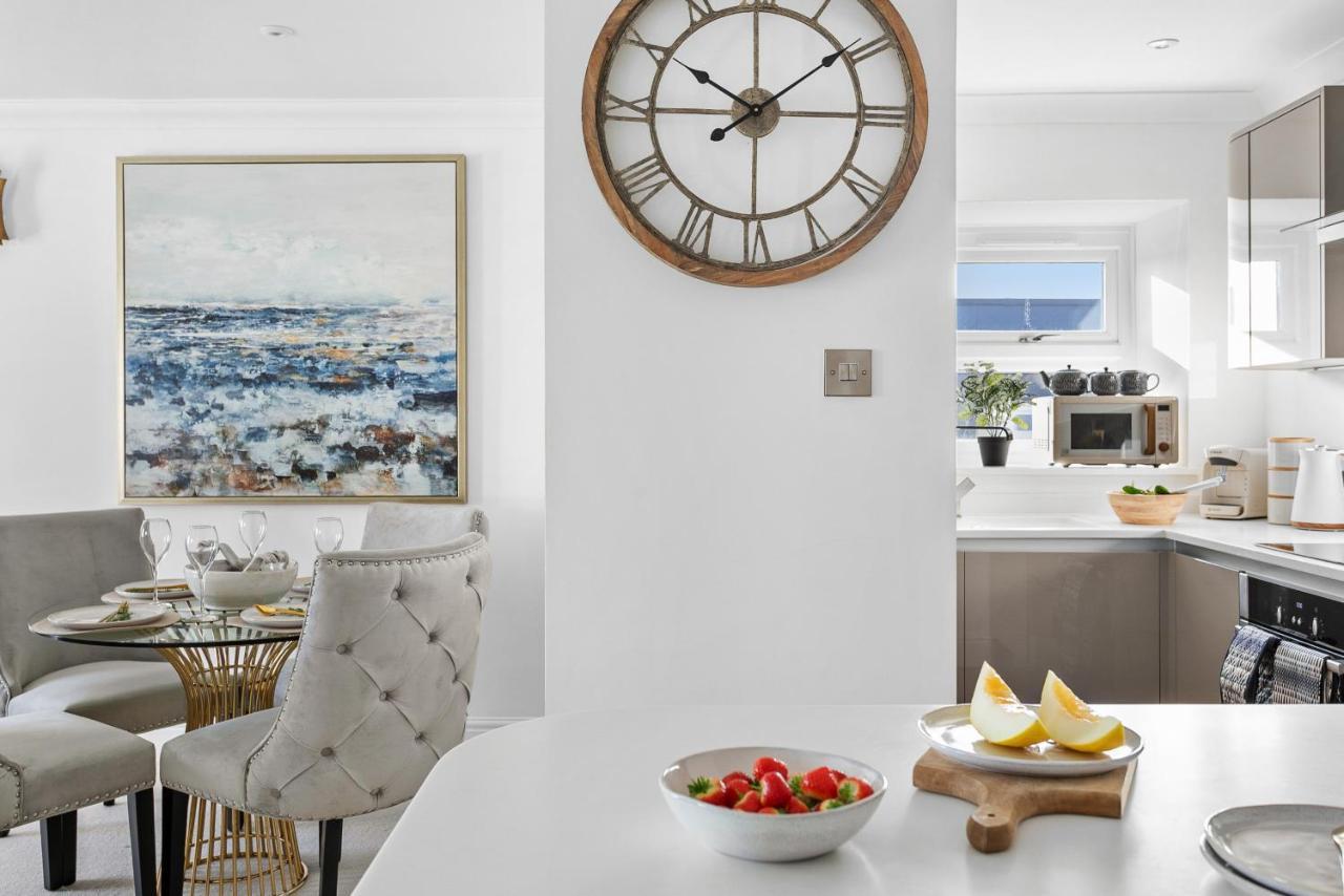 The Seaview Suites At The Corbyn Apartments Торки Екстериор снимка