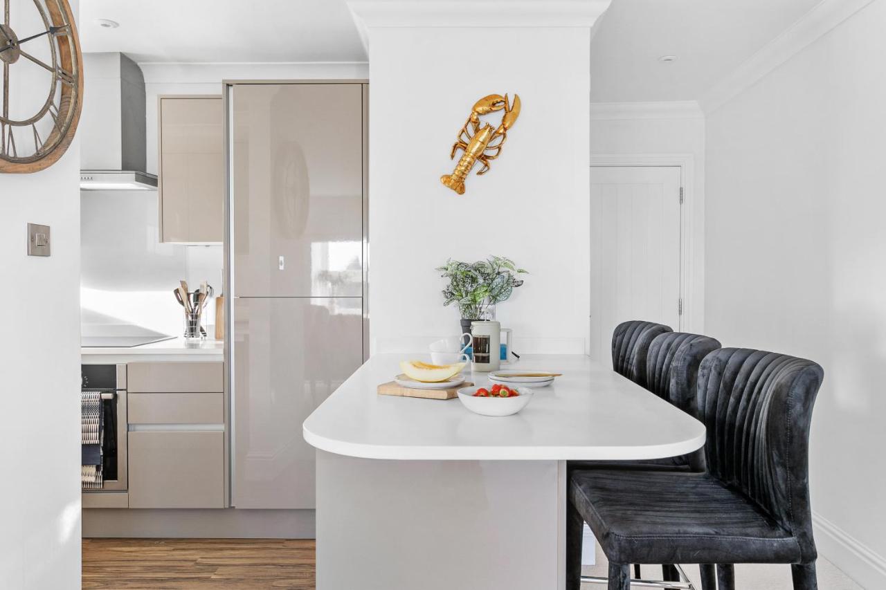 The Seaview Suites At The Corbyn Apartments Торки Екстериор снимка