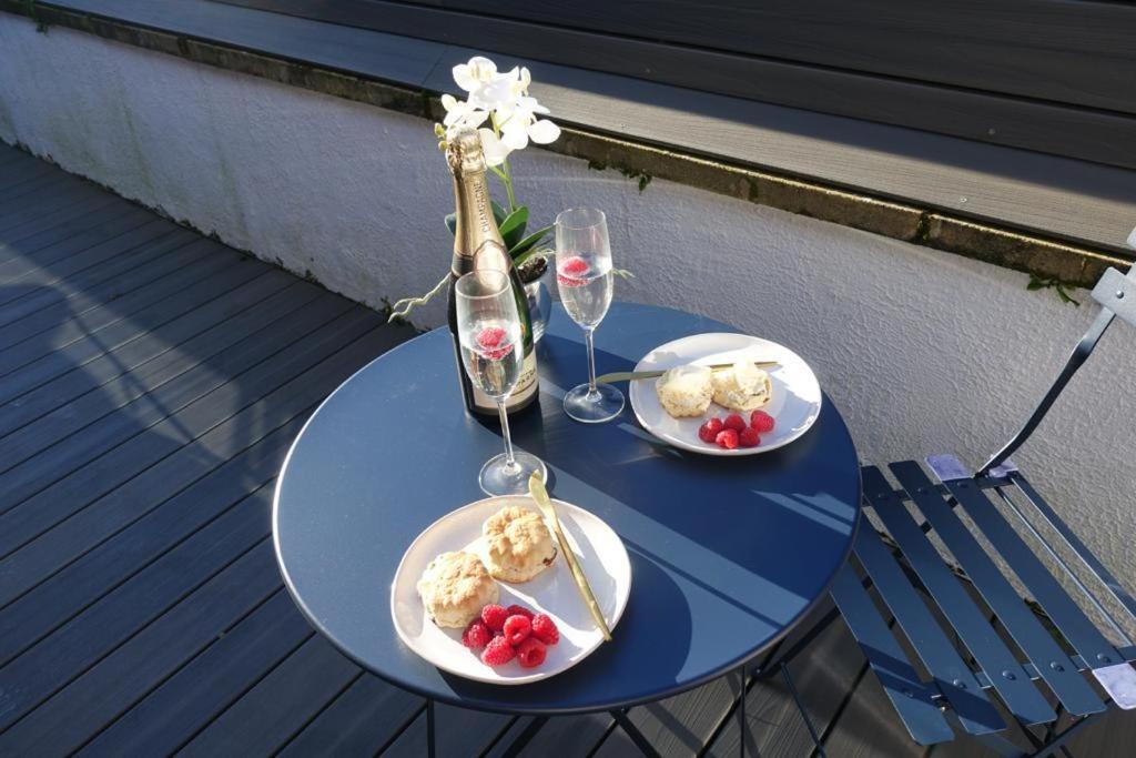 The Seaview Suites At The Corbyn Apartments Торки Екстериор снимка