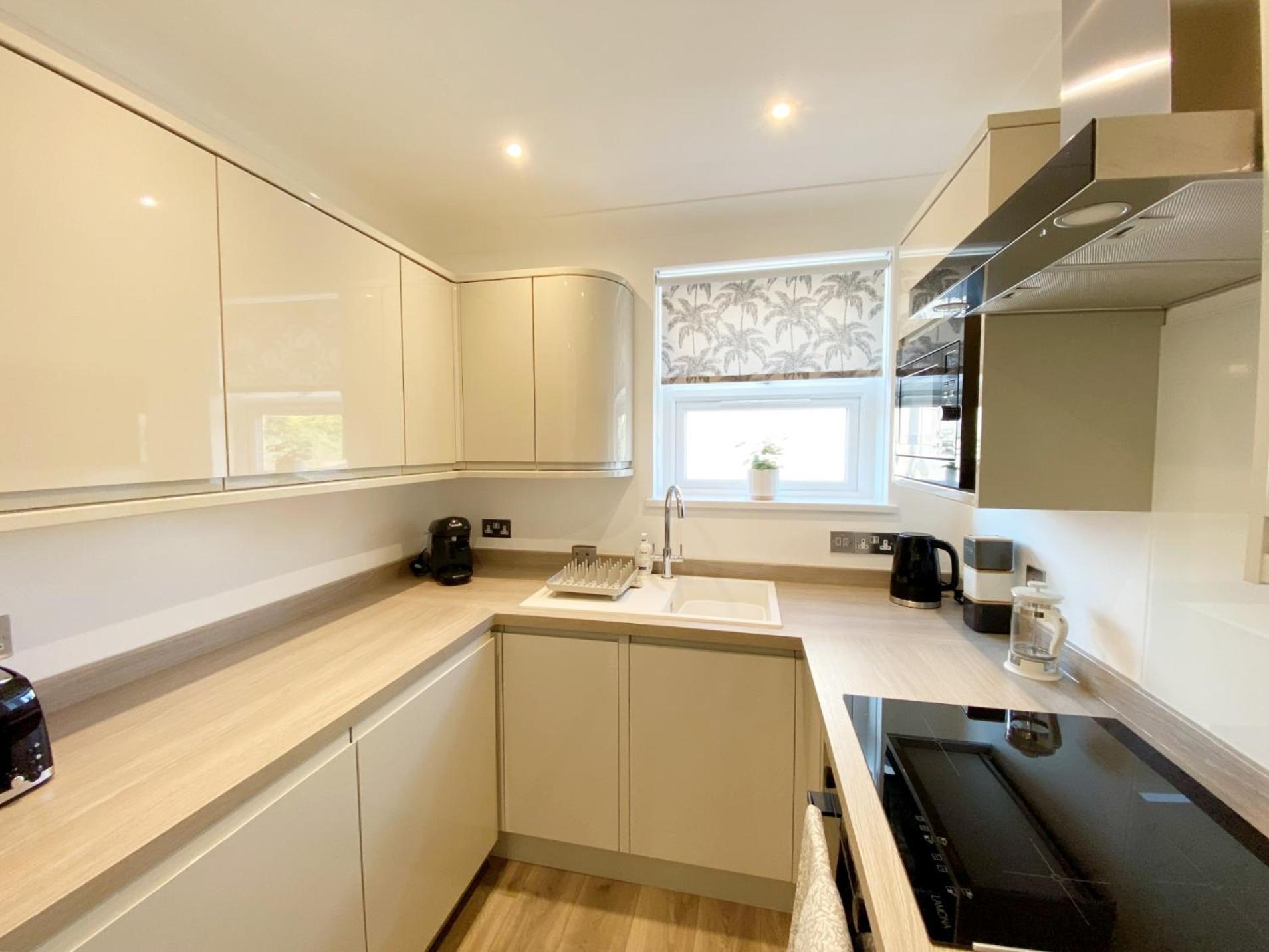 The Seaview Suites At The Corbyn Apartments Торки Екстериор снимка