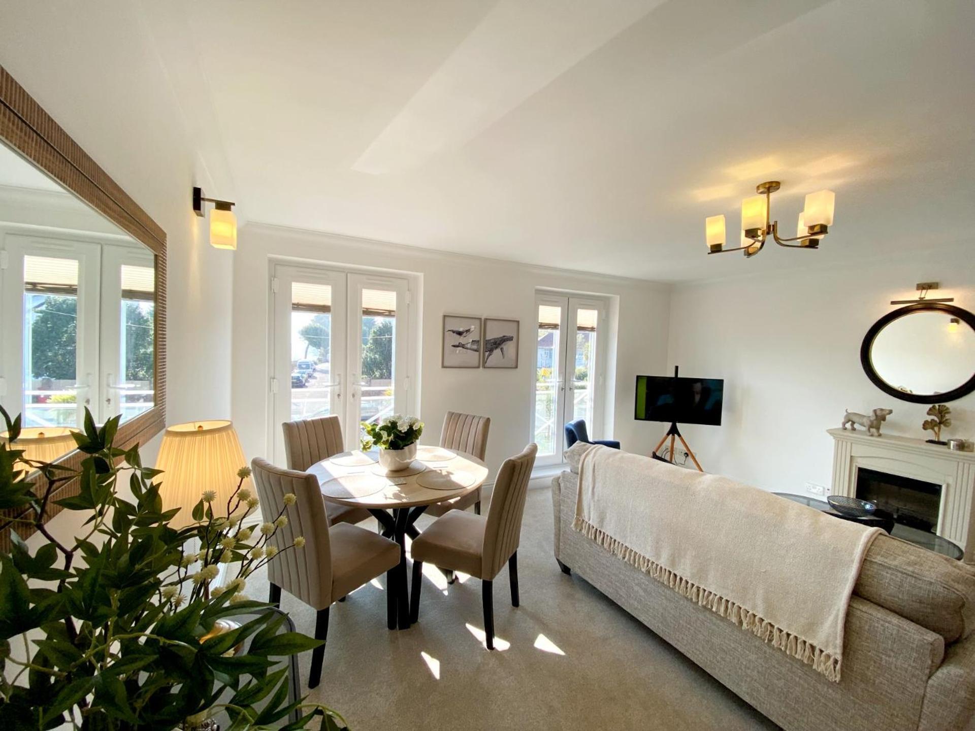 The Seaview Suites At The Corbyn Apartments Торки Екстериор снимка