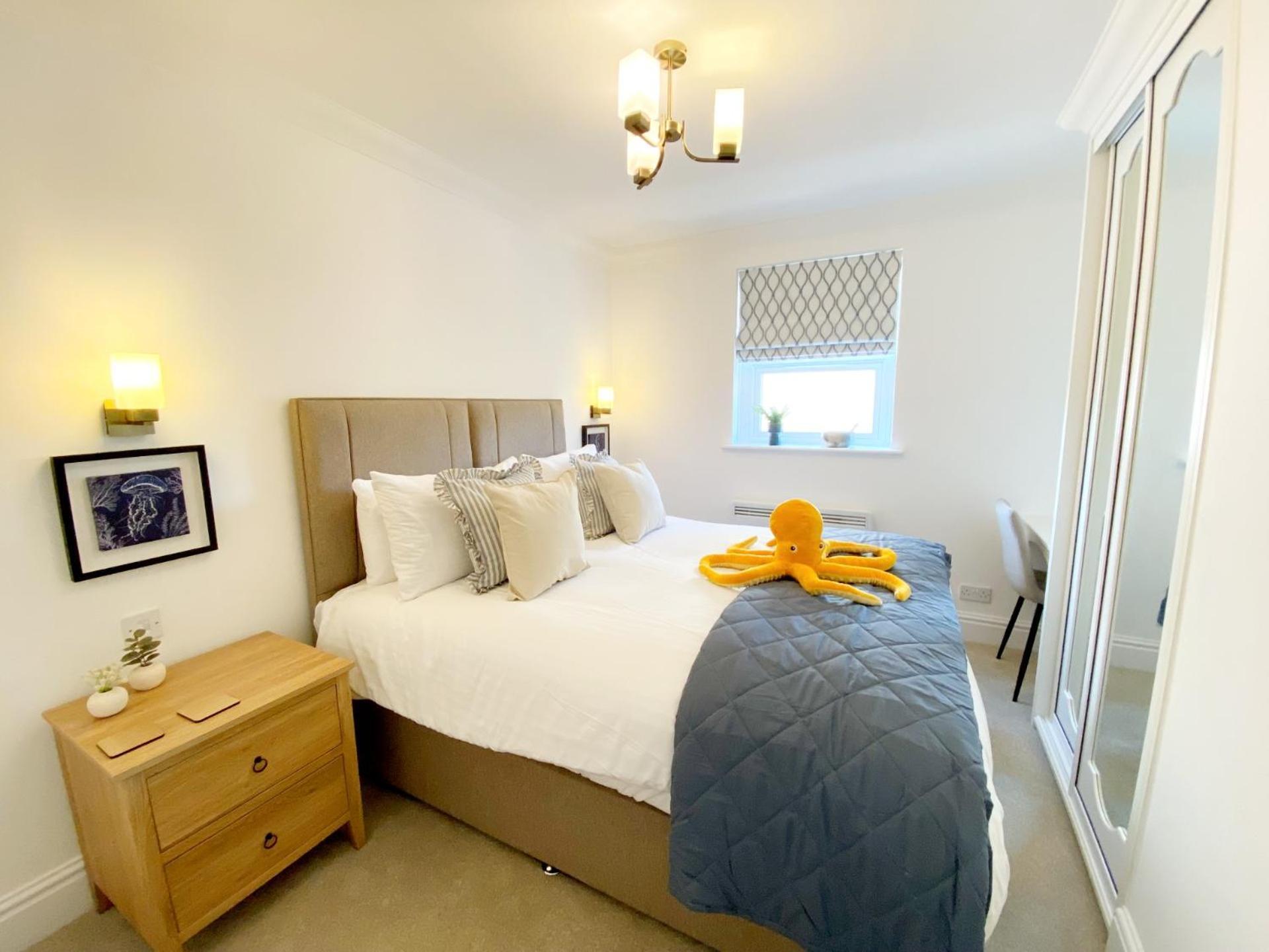 The Seaview Suites At The Corbyn Apartments Торки Екстериор снимка