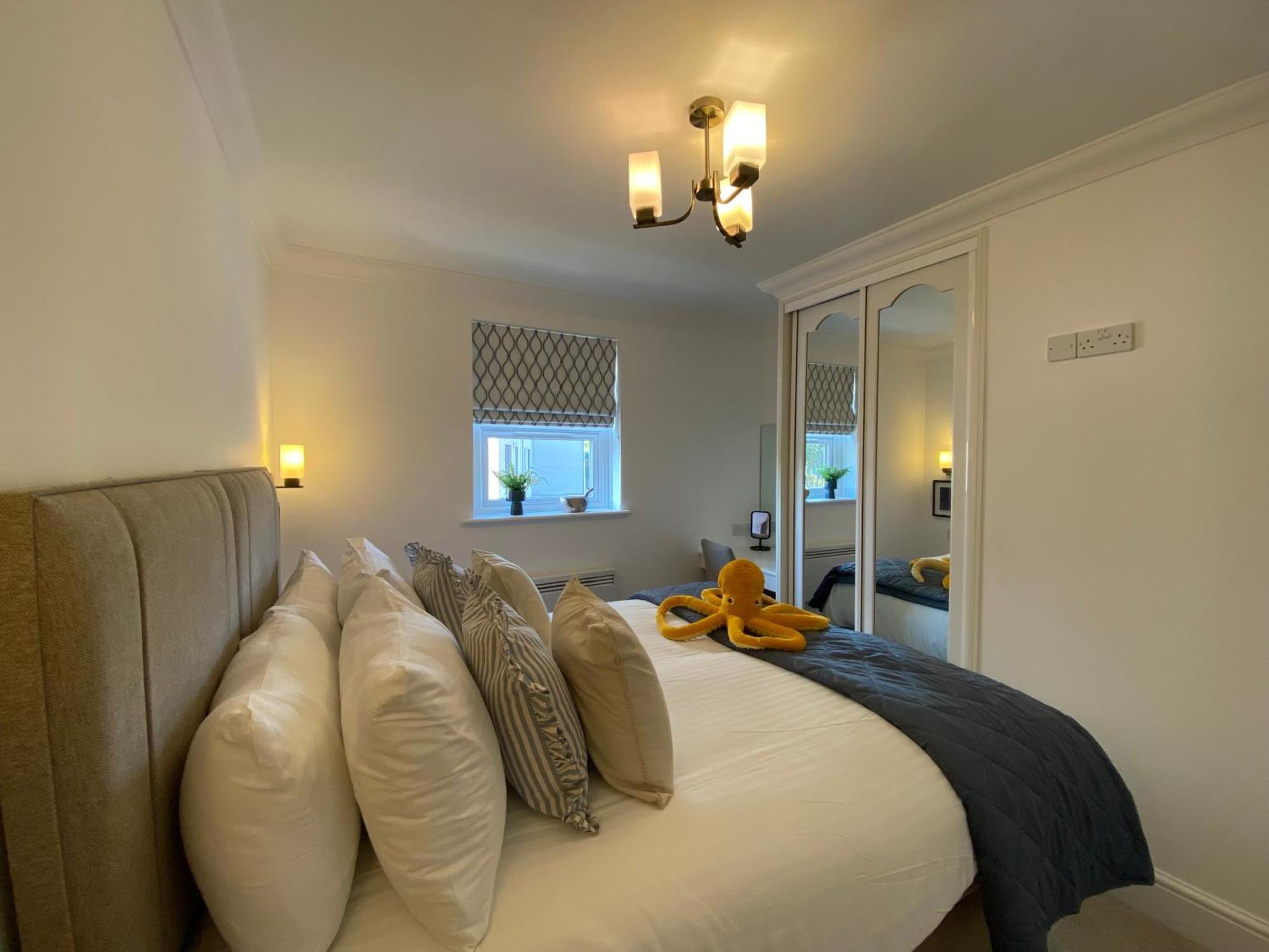 The Seaview Suites At The Corbyn Apartments Торки Екстериор снимка