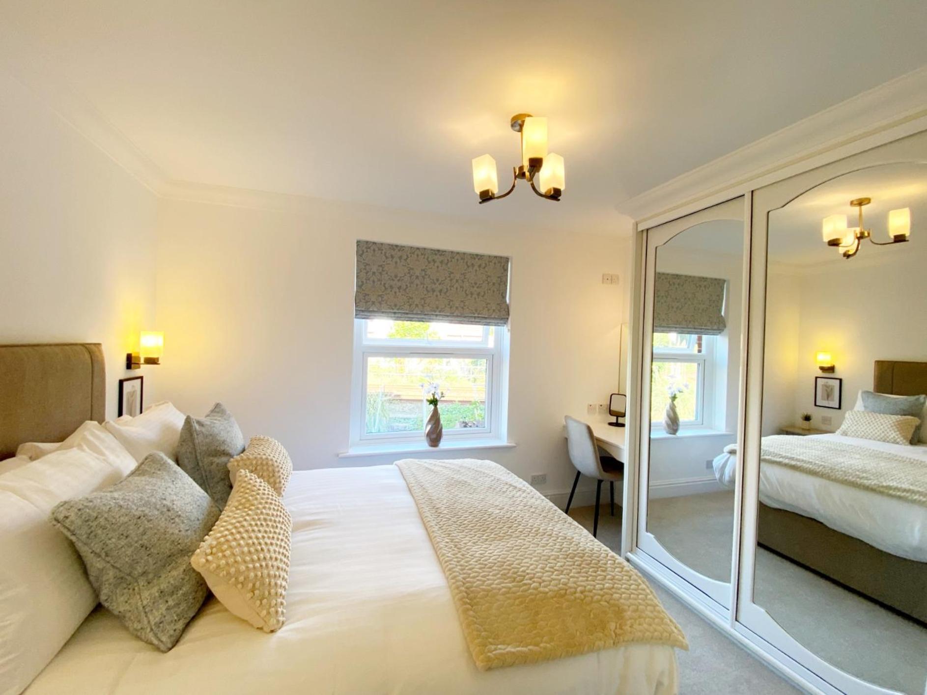 The Seaview Suites At The Corbyn Apartments Торки Екстериор снимка